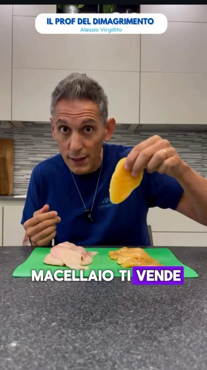 Alessio Virgillito, anche conosciuto come "Il Prof del Dimagrimento" ha spiegato che il petto di pollo acquistato nel supermercato di colore giallo non indica che l'animale è "ruspante", ma che ha mangiato mais per gran parte della sua vita.